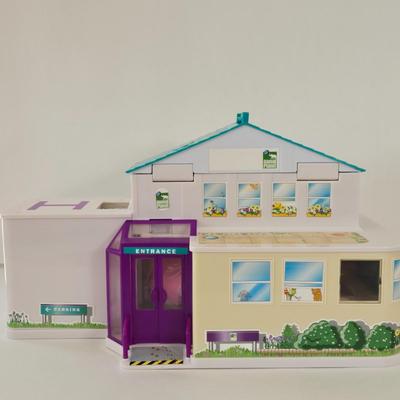 LOT 150L: Animal Planet Animal Rescue Care Center