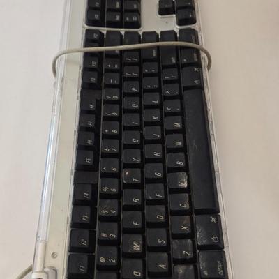 LOT 152L: Vintage IMAC Computer with Keyboard & Mouse