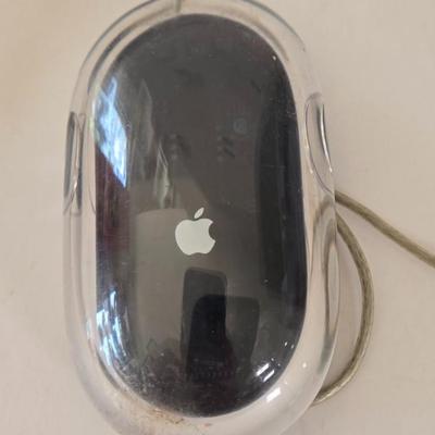 LOT 152L: Vintage IMAC Computer with Keyboard & Mouse