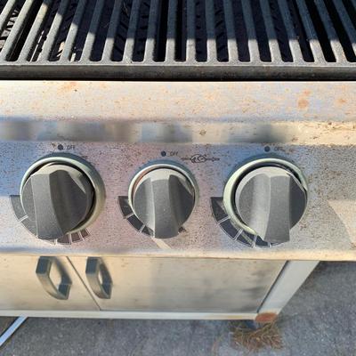 LOT 165 O: OMC Broil Mate Propane Grill #218984 w/ Cover