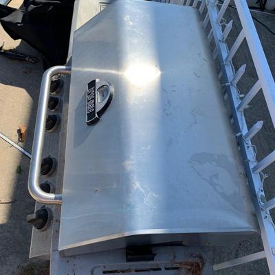 LOT 165 O: OMC Broil Mate Propane Grill #218984 w/ Cover