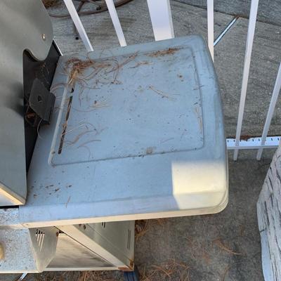 LOT 165 O: OMC Broil Mate Propane Grill #218984 w/ Cover