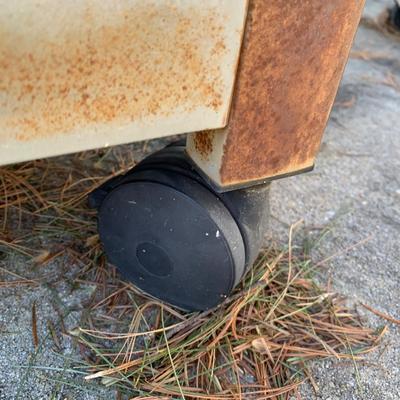 LOT 165 O: OMC Broil Mate Propane Grill #218984 w/ Cover