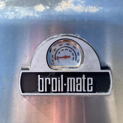 LOT 165 O: OMC Broil Mate Propane Grill #218984 w/ Cover