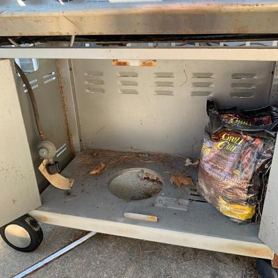 LOT 165 O: OMC Broil Mate Propane Grill #218984 w/ Cover