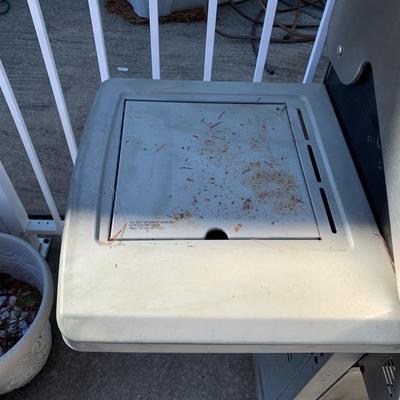 LOT 165 O: OMC Broil Mate Propane Grill #218984 w/ Cover