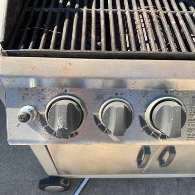 LOT 165 O: OMC Broil Mate Propane Grill #218984 w/ Cover