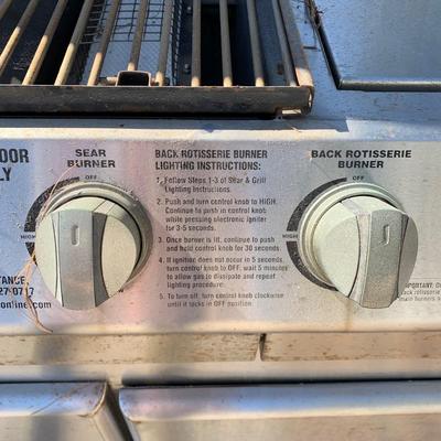 LOT 166 O: Home Depot Charmglow Gourmet Series Gas Grill #810-7600-S