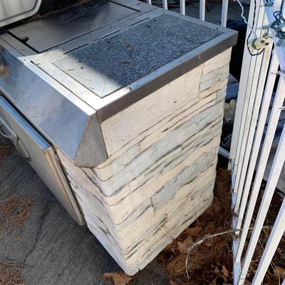 LOT 166 O: Home Depot Charmglow Gourmet Series Gas Grill #810-7600-S