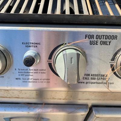 LOT 166 O: Home Depot Charmglow Gourmet Series Gas Grill #810-7600-S