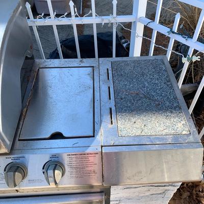 LOT 166 O: Home Depot Charmglow Gourmet Series Gas Grill #810-7600-S