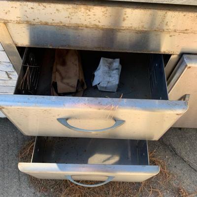 LOT 166 O: Home Depot Charmglow Gourmet Series Gas Grill #810-7600-S