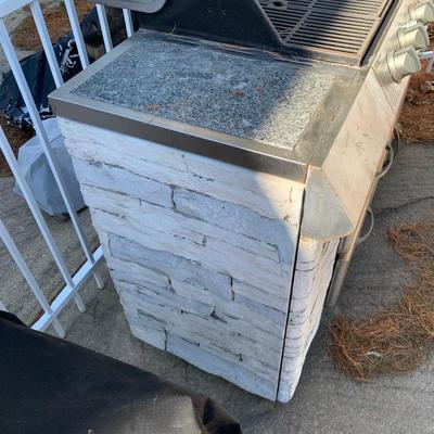 LOT 166 O: Home Depot Charmglow Gourmet Series Gas Grill #810-7600-S