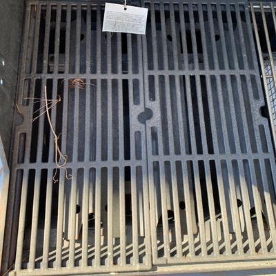 LOT 166 O: Home Depot Charmglow Gourmet Series Gas Grill #810-7600-S