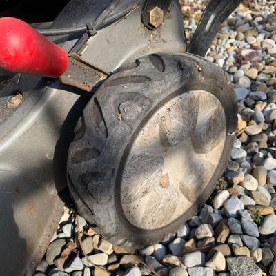 LOT 173 S: Honda Craftsman Lawnmower #917.374803