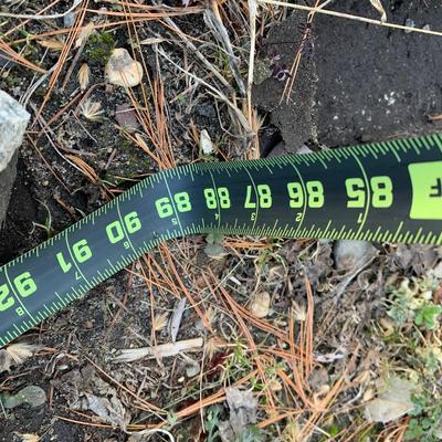 LOT 176 O: Lighted Outdoor Arch Lawn Decor