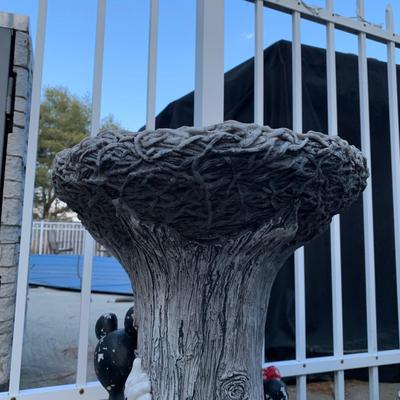 LOT 178 O: Disney's Mickey & Minnie Mouse Resin Birdbath