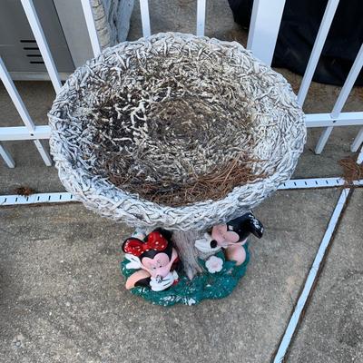 LOT 178 O: Disney's Mickey & Minnie Mouse Resin Birdbath