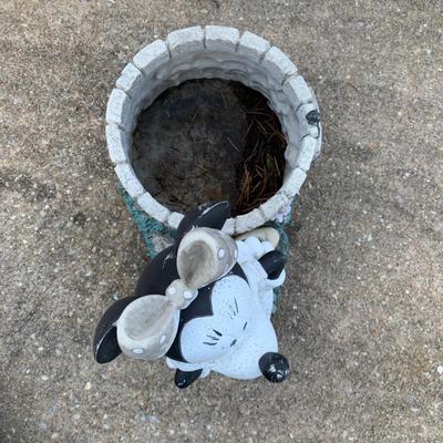 LOT 179 O: Disney's Mickey, Minnie, & Pluto Resin Lawn Decor Collection & Lighthouse