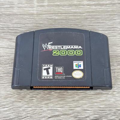 LOT 197A: 2000 WWF II Cool Bling Chain & Collection of Wrestling Video Games: Game Boy WWF War Zone, Game Boy Color WWF Attitude...