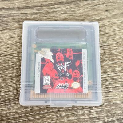 LOT 197A: 2000 WWF II Cool Bling Chain & Collection of Wrestling Video Games: Game Boy WWF War Zone, Game Boy Color WWF Attitude...