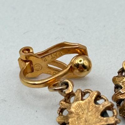 LOT 211J: Vintage 10kt Gold Jade Clip-on Earrings marked"1968" (2.6g)