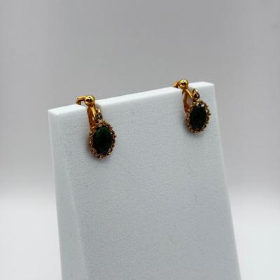 LOT 211J: Vintage 10kt Gold Jade Clip-on Earrings marked"1968" (2.6g)