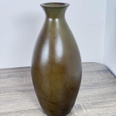 LOT 216A: Decor Wooden Box & Lightweight Vases