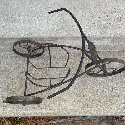 LOT 220 O: Wrought Iron Bicycle Plant Pot Holders & Hanging Plant Basket Lawn Decor