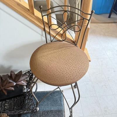 LOT 224B: Home Decor Collection: Large Haeger Vase, Vintage Phil Prentice Lion Print & More