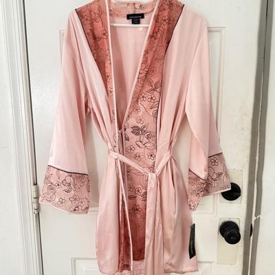 LOT 225B: NWT Silky Pajamas & Lingerie
