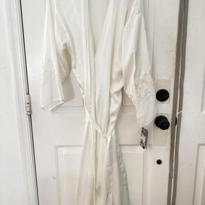 LOT 225B: NWT Silky Pajamas & Lingerie