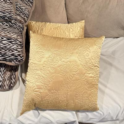 LOT 227L: Collection of Decorative Throw Pillows