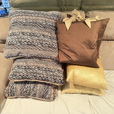 LOT 227L: Collection of Decorative Throw Pillows