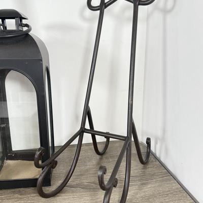 LOT 228L: Iron and Metal Home Decor: Lanterns & More