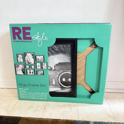 LOT 230L: Collection of Photo Frames incl. NIP