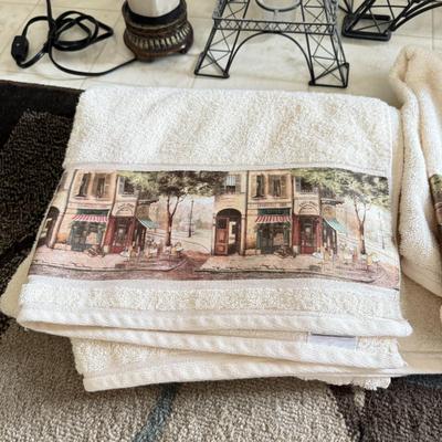 LOT 235L: Home Decor: Paris France Eiffel Towers, Lamps & Linens