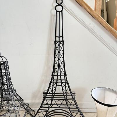 LOT 235L: Home Decor: Paris France Eiffel Towers, Lamps & Linens