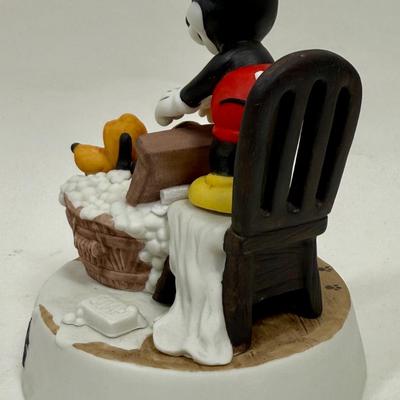 Walt Disney Co Cartoon Classics Porcelain Figure Mickey Mouse Pluto The Mad Dog