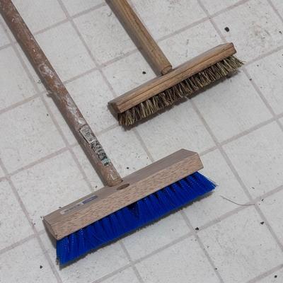 Libman, Quickie, and Other Brooms (WC-DZ)