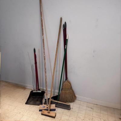 Libman, Quickie, and Other Brooms (WC-DZ)