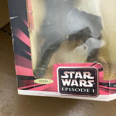 LOT 298: Star Wars Episode 1 - Darth Maul Mega Collectible Figurine 37934 in Original Package