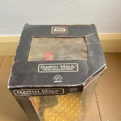 LOT 298: Star Wars Episode 1 - Darth Maul Mega Collectible Figurine 37934 in Original Package