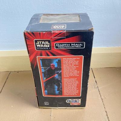 LOT 298: Star Wars Episode 1 - Darth Maul Mega Collectible Figurine 37934 in Original Package