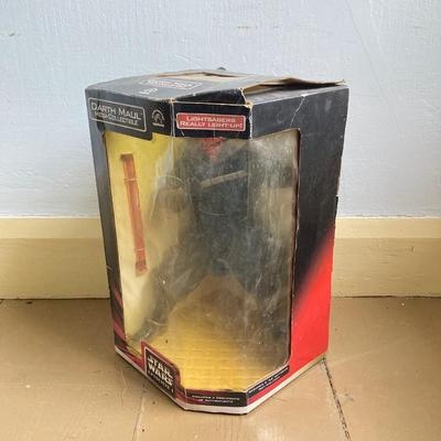 LOT 298: Star Wars Episode 1 - Darth Maul Mega Collectible Figurine 37934 in Original Package