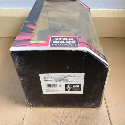 LOT 298: Star Wars Episode 1 - Darth Maul Mega Collectible Figurine 37934 in Original Package