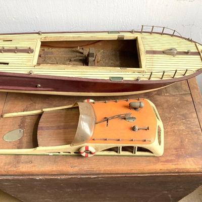 LOT 302: Vintage ITO Made in Japan Toy Boat