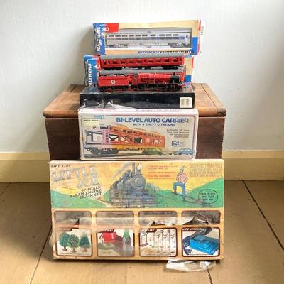 LOT 304: Large Toy Train Collection - Bachman, Spectrum (Amtrak), Walthers, Little Joe and More