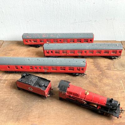 LOT 304: Large Toy Train Collection - Bachman, Spectrum (Amtrak), Walthers, Little Joe and More