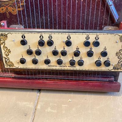 LOT 309: Vintage / Antique Radio Concert of America Mandolin Harp